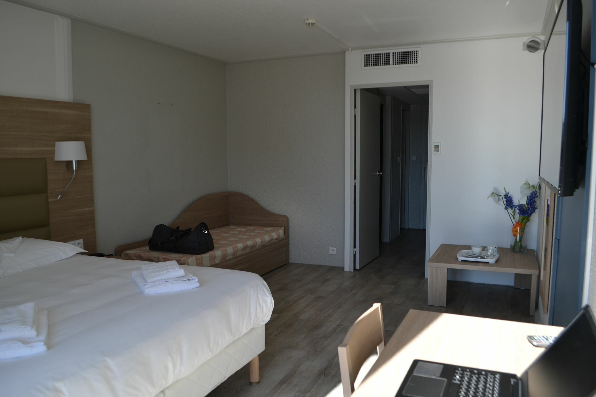 Yes Hotel Avinyon Dış mekan fotoğraf